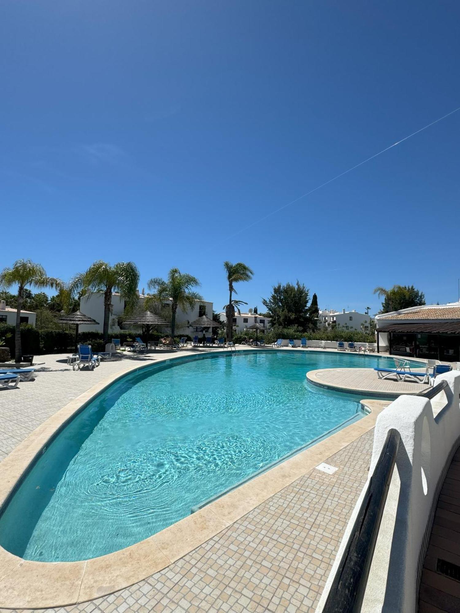 Coastal Retreat With Pool And Beach Access By Drago Rentals อัลบูเฟรา ภายนอก รูปภาพ