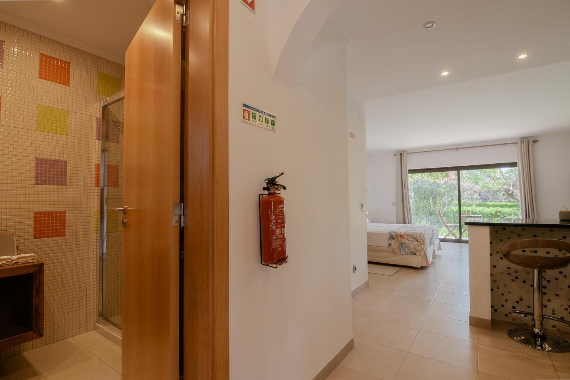 Coastal Retreat With Pool And Beach Access By Drago Rentals อัลบูเฟรา ภายนอก รูปภาพ